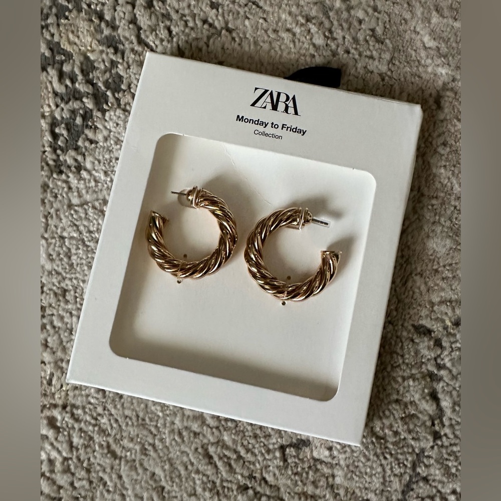 Zara Chunky Gold Hoop Earrings - New!